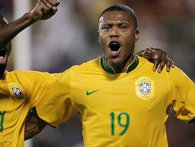 Júlio Baptista acerta com o Orlando City