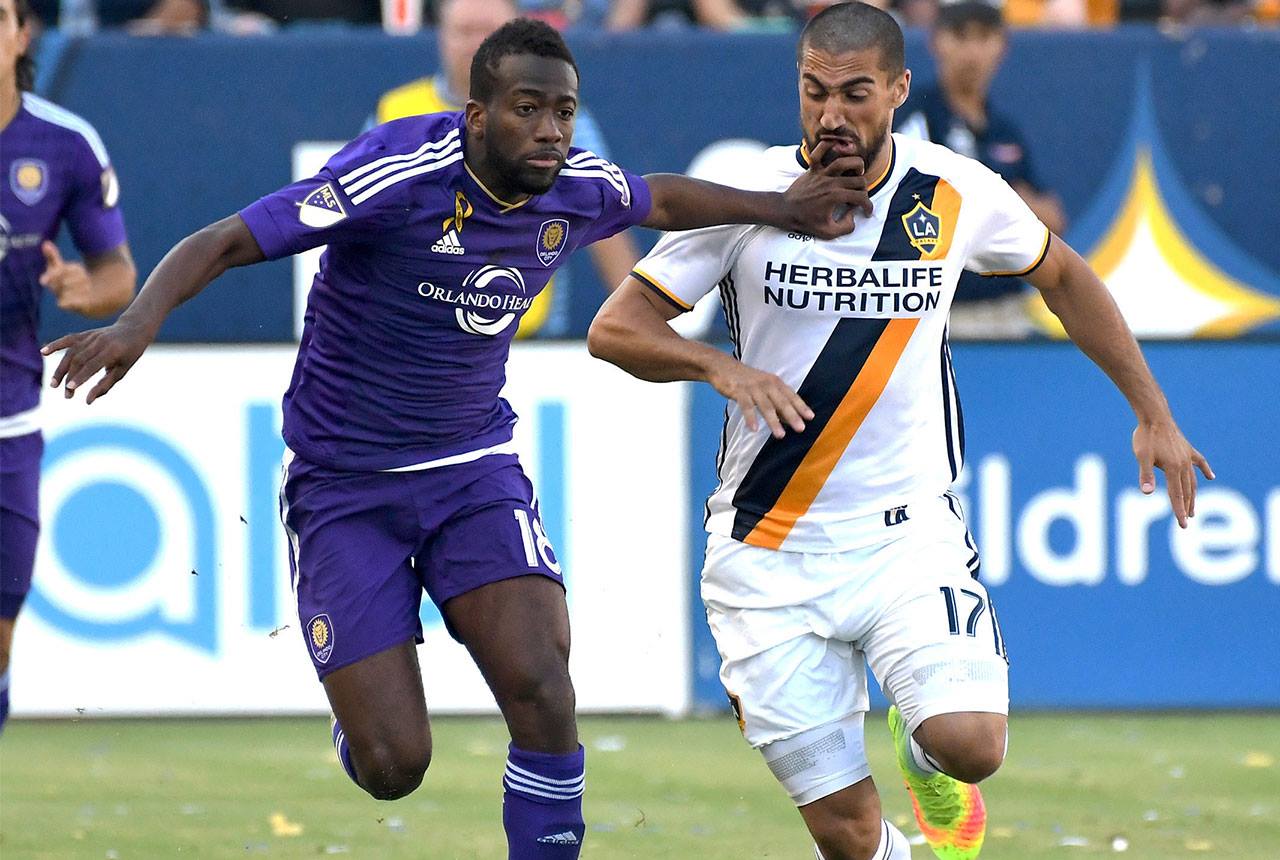 Orlando City cai diante